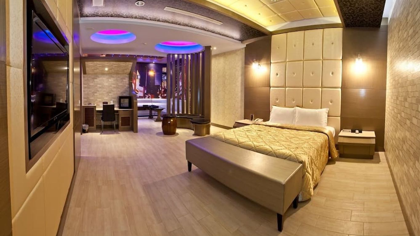 وي فينج إكسكويزيت هوتل نانزي برانتش