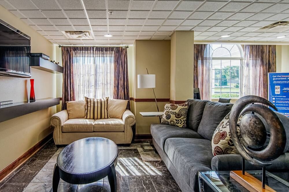 Quality Inn & Suites Bristol North - Bristol - Obývací pokoj