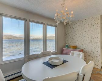 Almost Heaven-Lakefront-Shared dock w/Annie's Place-Rent both for a 6-room getaway for large groups! - McCall - Essbereich