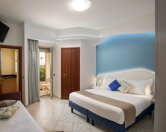Hotel Casa Yvorio - Terracina - Schlafzimmer