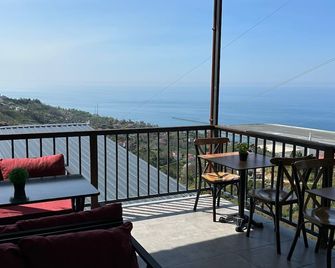 Bungaport Luxury Bungalows&Suits - Rize - Balcón
