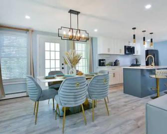 Luxury Newly renovated unit - Methuen - Restaurant