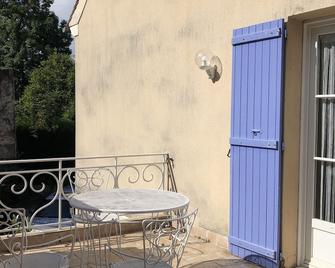 Beautiful 2 room apartment with private terrace and beautiful view over the countryside. - Brueil-en-Vexin - Balcón