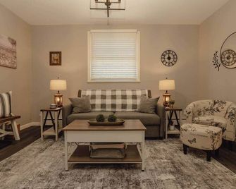 First Floor Getaway in Meadville - Meadville - Sala de estar