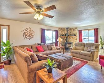 Eco-Friendly Escape in Cortez - Pets Welcome! - Cortez - Living room