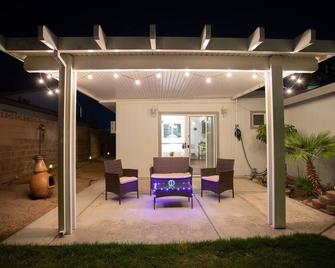 Real grass | small dogs OK | privt entrance | quiet neighborhood - Henderson - Patio