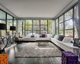 آفالون هوتل داون تاون سانت بطرسبرغ - سانت بيترسبورغ - غرفة معيشة