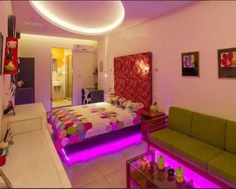 Dalian Household Theme Hotel Huanghe Road Branch - דאליין - חדר שינה