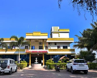 Hotel nisarg lodging and restaurant - Aurangabad - Bygning