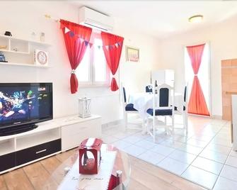 Guest House Sunce, Traveler's Choice Bes - Supetar - Comedor