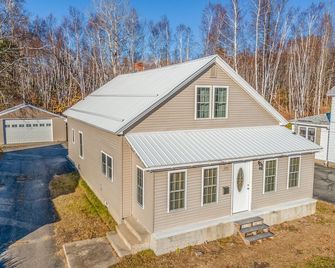 Katahdin Comfort - A Beautiful Four Bedroom Home - Millinocket - Gebäude