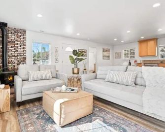 Brookside Cottage - Mariposa - Sala de estar