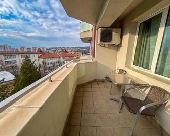 Alpha Family Hotel - Blagoevgrad - Balcón