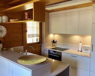 High Quality 4 Chalet: Top Equipment, Fireplace, Free Wi-Fi, Near Aletscharena - Mörel-Filet - Cocina