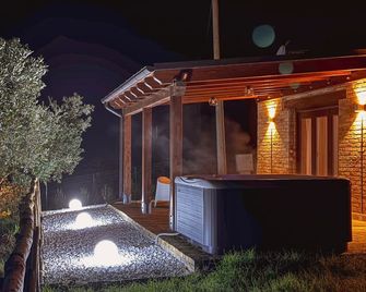 Private Pool & Jacuzzi with View by Host Hero - Monte San Pietrangeli