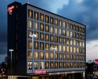 Hampton Inn by Hilton Cancun Cumbres - Cancún - Building