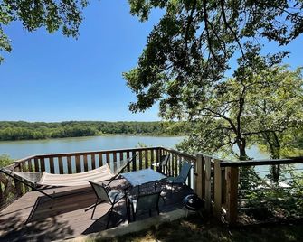 Sunrise Bluff Lakefront - in family-friendly area w/ great view of Grand Lake - Grove - Balcón