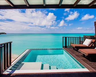 Cocos Hotel - Jolly Harbour - בריכה