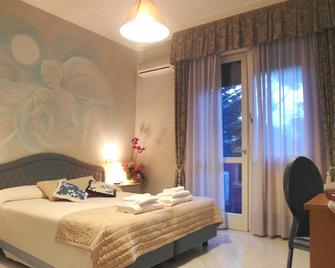 Hotel Julia - Comacchio - Camera da letto