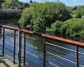 Riverview Apartment In The Heart Of Skibbereen In Beautiful West Cork - Skibbereen - Balcony