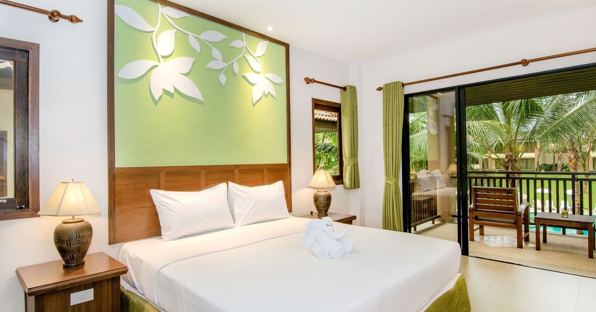 the leaf oceanside resort khao lak