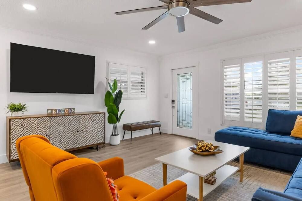 Tropical Oasis with Heated Pool and Cabana Bar - أواكلاند بارك - غرفة معيشة