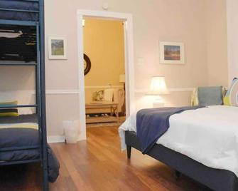 Luxury Victorian Home: King Master Suite Ez Access - Winnsboro - Habitación