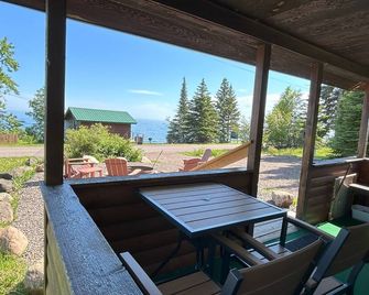Eve's Place Lakeside Cabin 2: Pet Friendly! - Grand Marais - Balcony