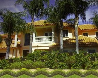 Ft Lauderdale / Walk to the Beach, 3 /3.5/Pool rm bd Casa by the Sea - فورت لاودردال - مبنى