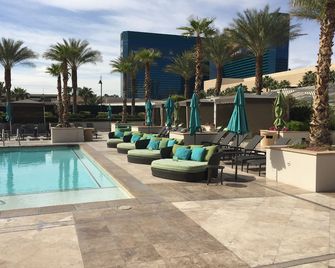 Luxury Suites International at The Signature - Las Vegas - Pool