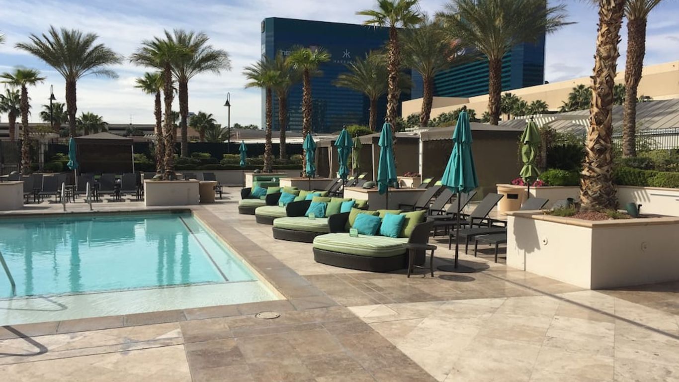 Luxury Suites International at The Signature