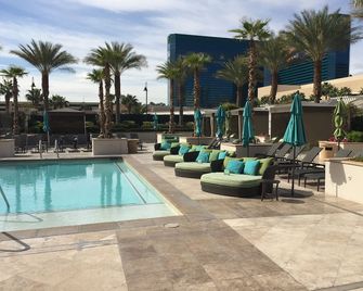Luxury Suites International at The Signature - Las Vegas - Pool