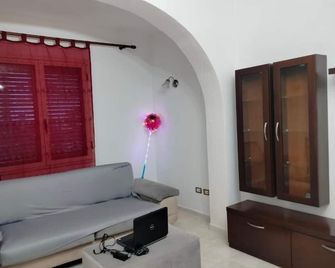 Backpackers Durres - Durrës - Pokój dzienny