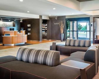 Courtyard by Marriott Dallas Arlington/Entertainment District - Arlington - Lounge