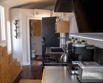 Trail and Hitch Tiny Home Hotel and RV - Meeker - Cocina