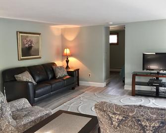 ~Baboosic Lake Waterfront Rental~ - Amherst - Sala de estar