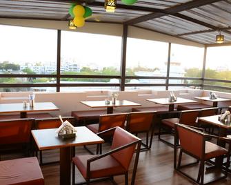 Lime Tree Hotel - Jamnagar - Restaurant