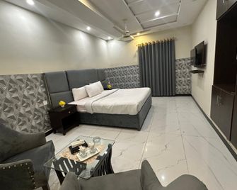 Oramin Apartments & Hotel - Lahore - Slaapkamer