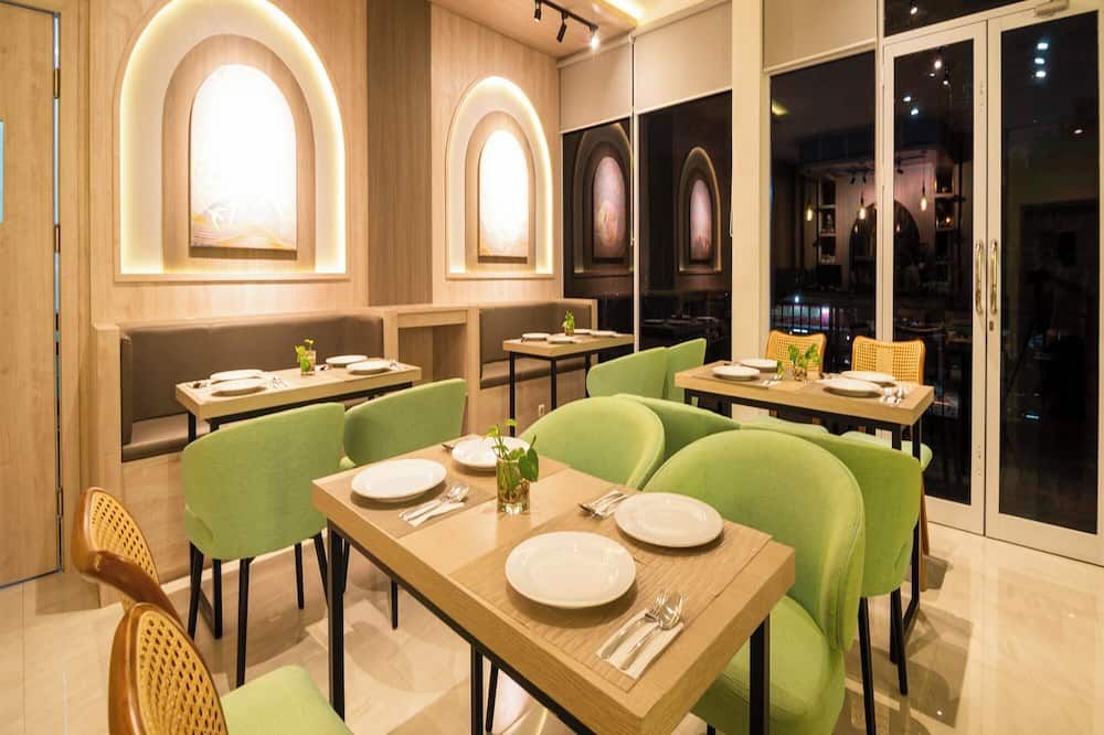 Yulia Hotel Managed By Hig - Gorontalo - Restaurant