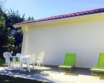 NEW! Everything on foot: beach, city center, lake. Nice house with fenced garden - Vieux-Boucau-les-Bains - Patio