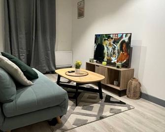 Super apartment, 5 minutes from the RER D'station, outdoor parking - Saint-Fargeau-Ponthierry - Salon