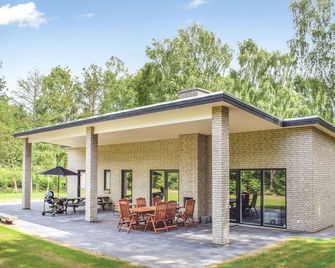Four-Bedroom Holiday Home In Ebeltoft - Ebeltoft - Patio
