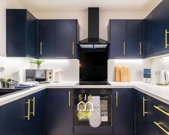 Spital Stay - Sja Stays - Modern 3 Bed Apartment - Aberdeen - Küche