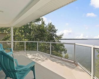 Moose Lakefront Retreat - Boating/Atv & Sled Trails/Fishing - Heated Garage - Бонівіл - Балкон