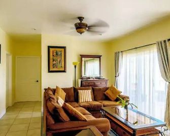 Panoramic View at Silver Reef,10 minutes walk to the beach - Frigate Bay - Wohnzimmer