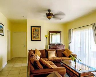 Panoramic View at Silver Reef,10 minutes walk to the beach - Frigate Bay - Living room