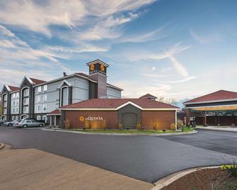 La Quinta Inn & Suites by Wyndham Shreveport Airport - Shreveport - Toà nhà