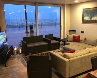 Very Spacious Ground Floor Luxury Apartment (4-8 Pers) with Sea View and Garage - Middelkerke - Salon