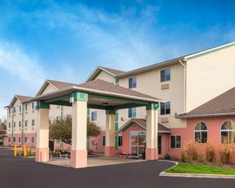 Baymont by Wyndham Galesburg - Galesburg - Building