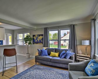 Mpls Duplex w/ WiFi & Kitchen: 5 Mi to Dtwn! - Minneapólis - Sala de estar